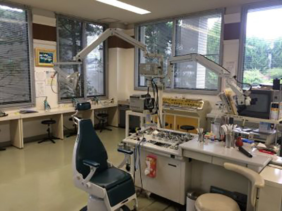 さとう耳鼻咽喉科医院　診察台